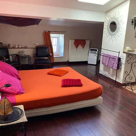 Aux Anges Gardiens Bed & Breakfast 4*