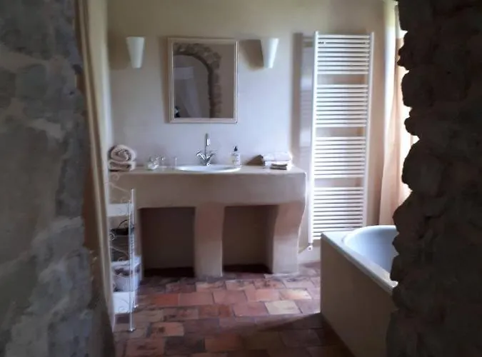 Aux Anges Gardiens 4* קרקסון