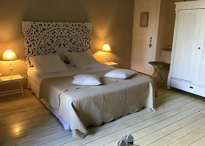 Aux Anges Gardiens Bed & Breakfast 4*