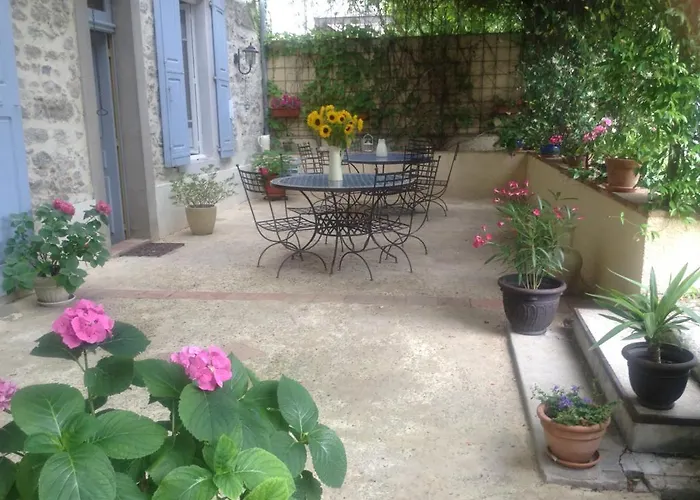 Aux Anges Gardiens קרקסון