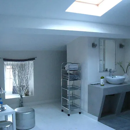 فندق مبيت وإفطار Aux Anges Gardiens 4*