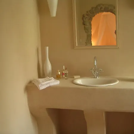 فندق مبيت وإفطار Aux Anges Gardiens 4*